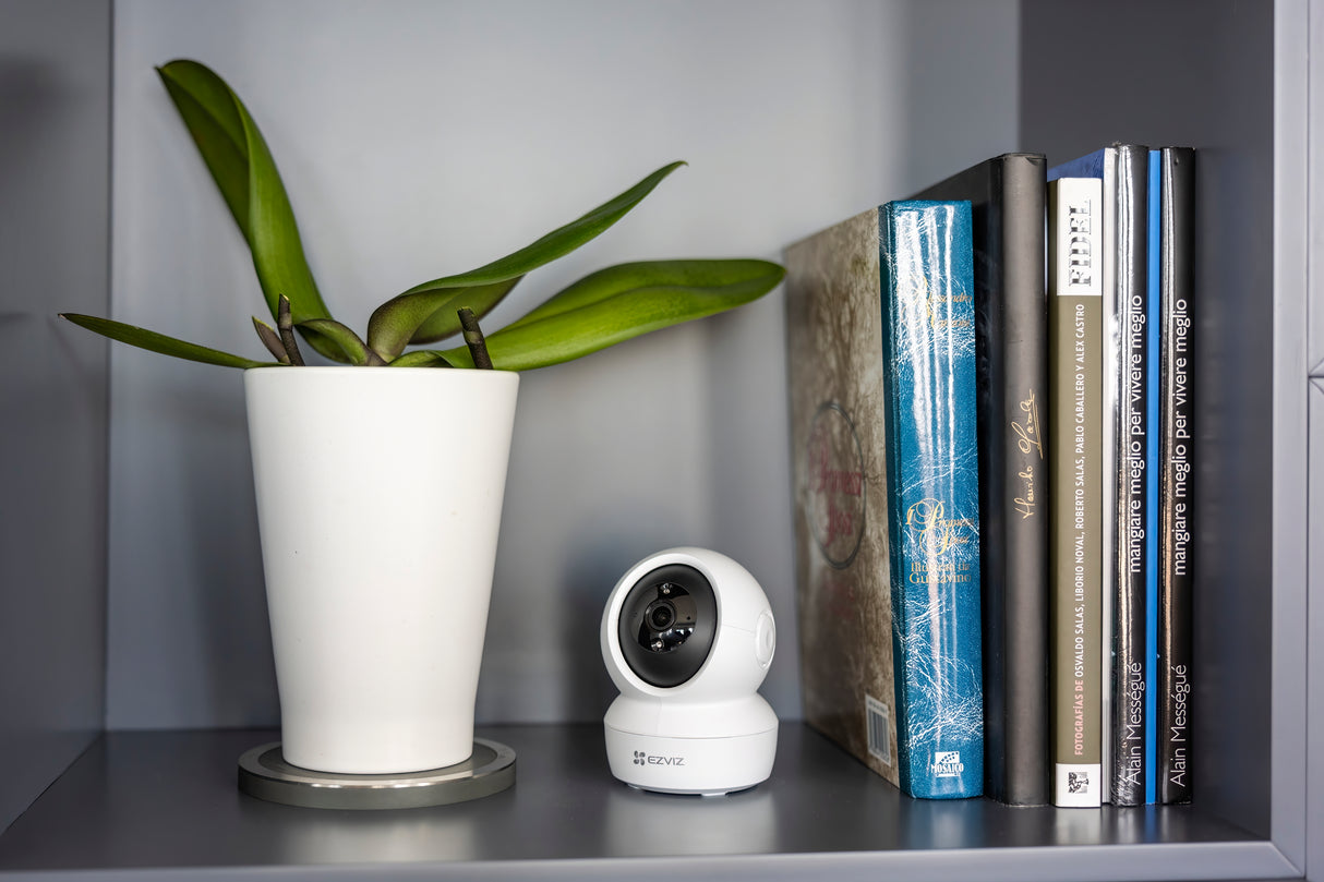 Ezviz C6N + LB1 White - Kit telecamera motorizzata 360° e lampadina smart Wi-Fi