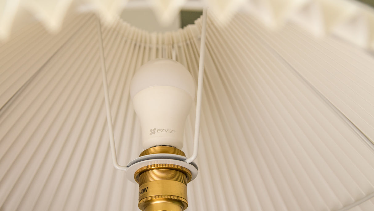 Ampoule LED Ezviz LB1 - Wi-Fi à intensité variable (RBGW/Blanc)