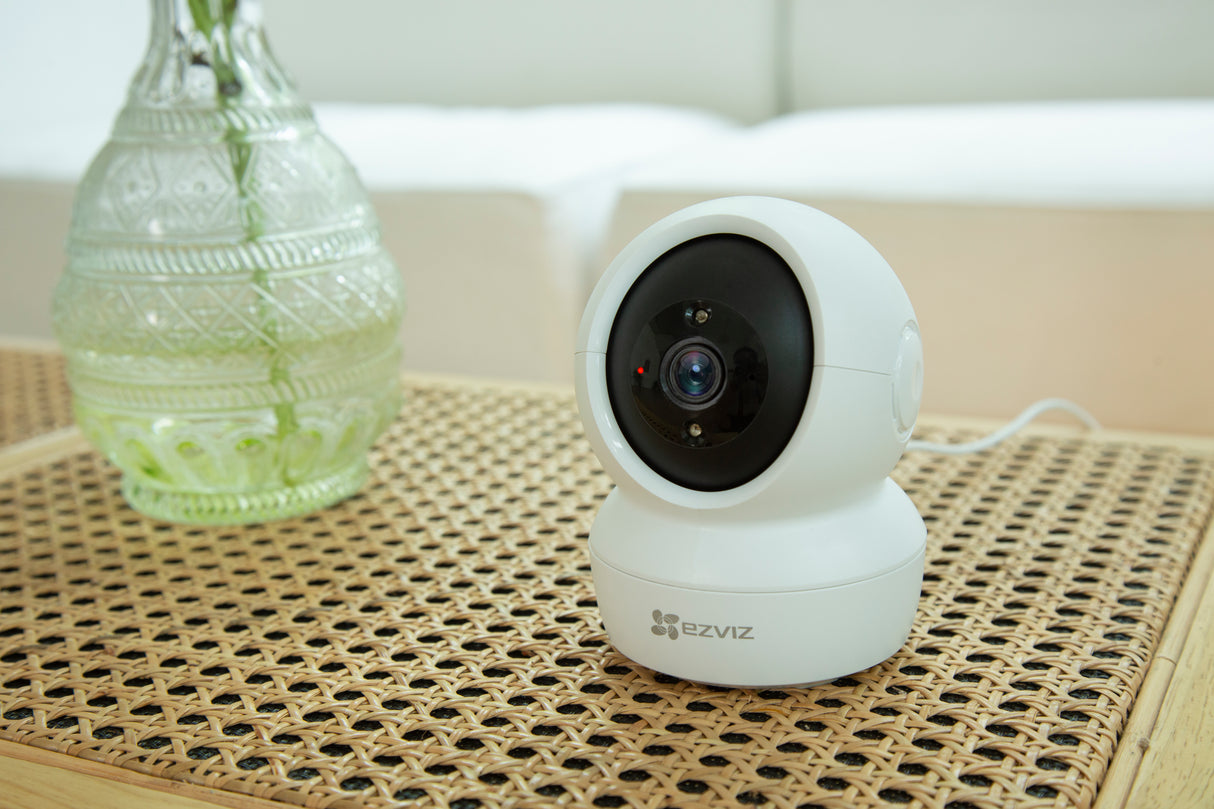 Ezviz C6N + LB1 White - Kit telecamera motorizzata 360° e lampadina smart Wi-Fi