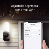 Ezviz LC3 - Telecamera da esterno 2K con lampada da parete integrata 700 lumen