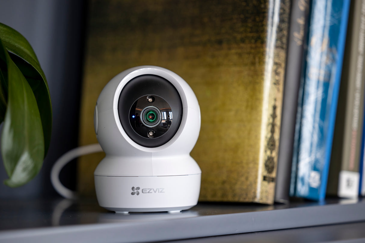 Ezviz C6N + LB1 White - Kit telecamera motorizzata 360° e lampadina smart Wi-Fi
