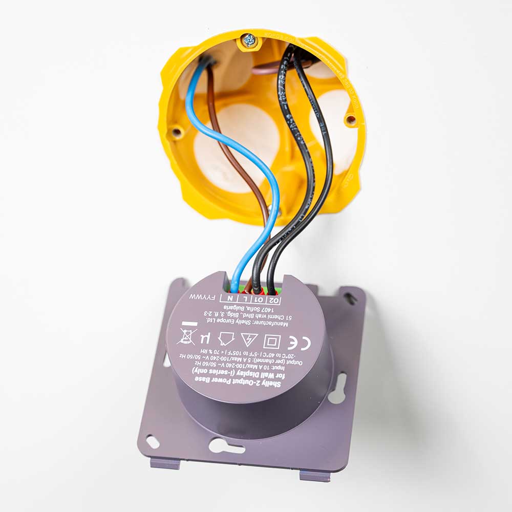 Shelly 2-Output Power Base per Wall Display